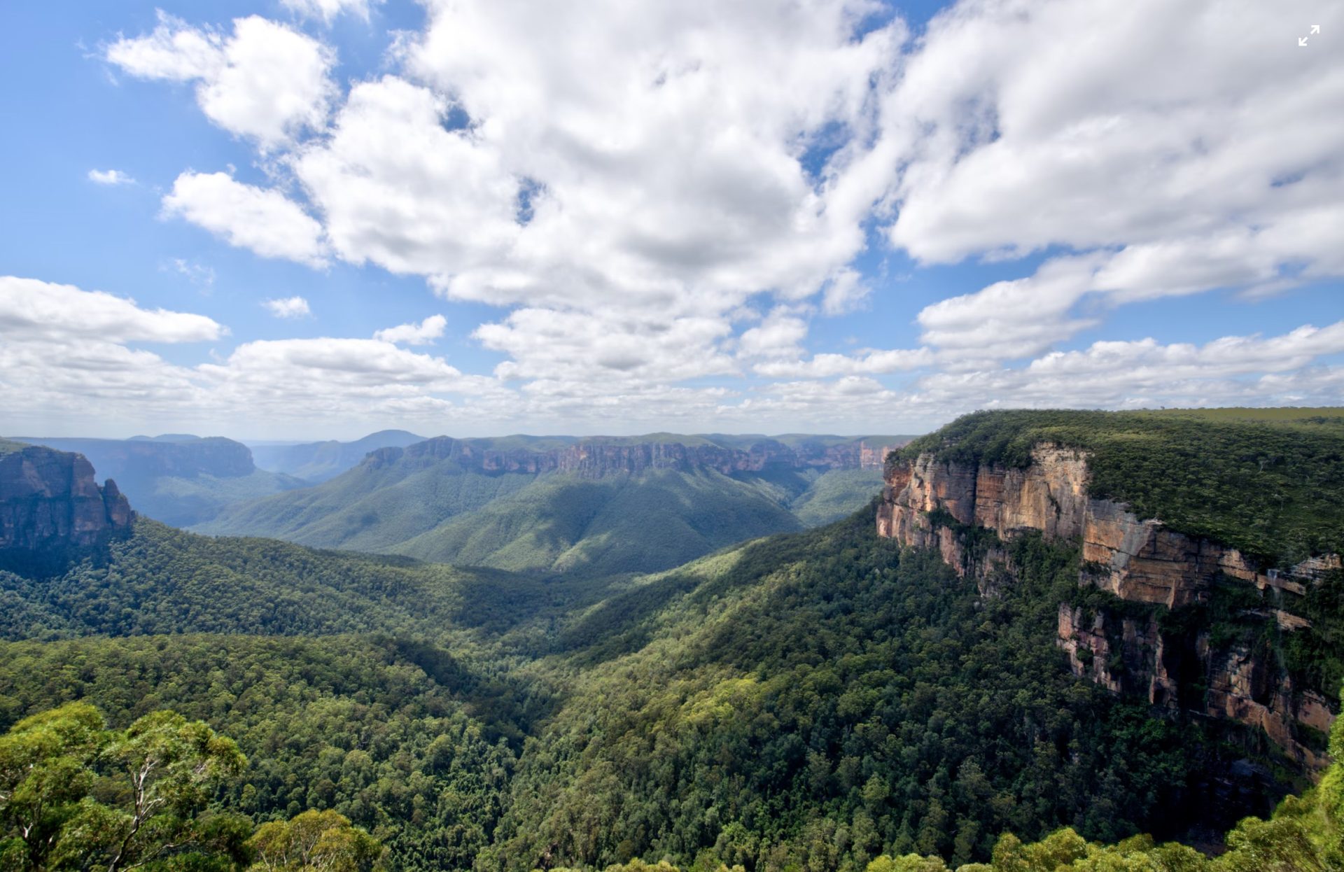 Blue Mountains lockout view during a sunny day